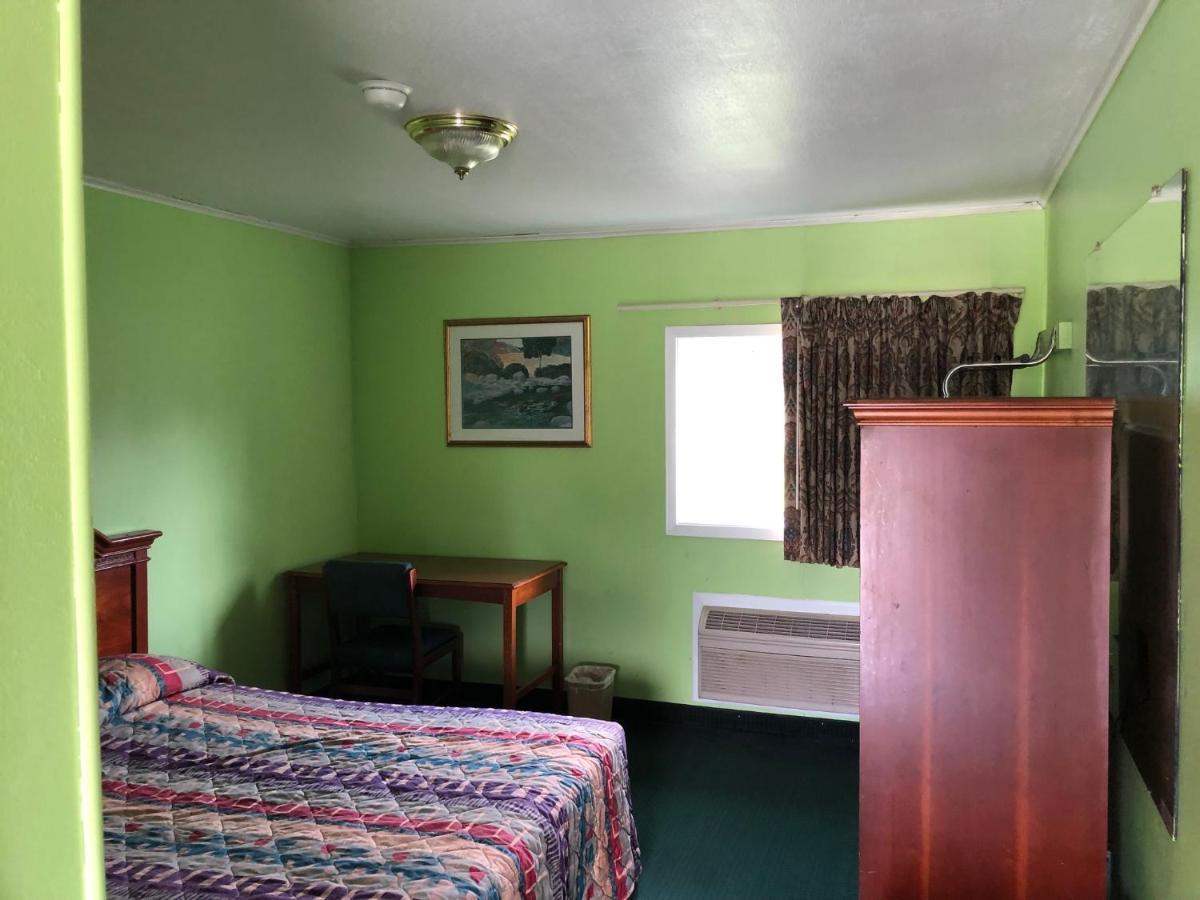 Ranch House Motel มาร์คสวิลล์ ภายนอก รูปภาพ